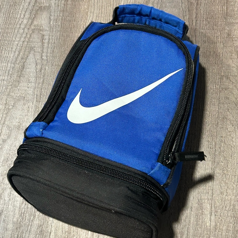 Nike Men's Blue and Black lunch Bag